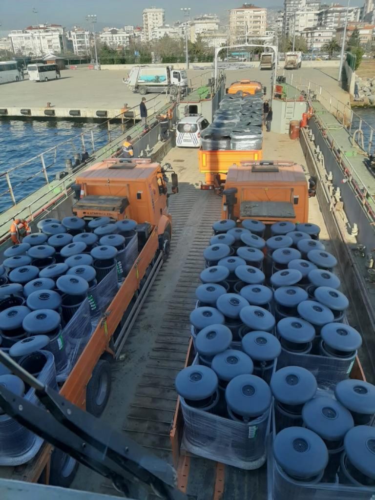 İstanbul Büyükşehir Belediyesinden Gelen Oturma Bankları ve Çöp Kovaları ile İlçemiz Daha da Güzelleşecek