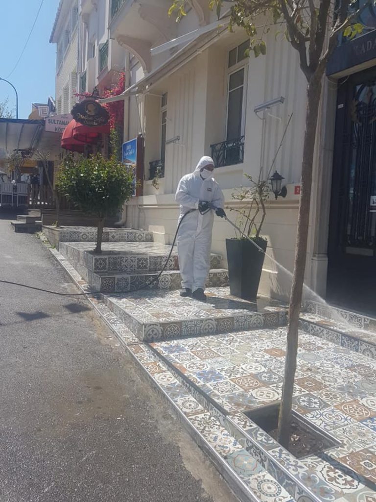 KORONAVİRÜS TEDBİRLERİ KAPSAMINDA CADDE, SOKAK VE KALDIRIMLAR TEMİZLENDİ.