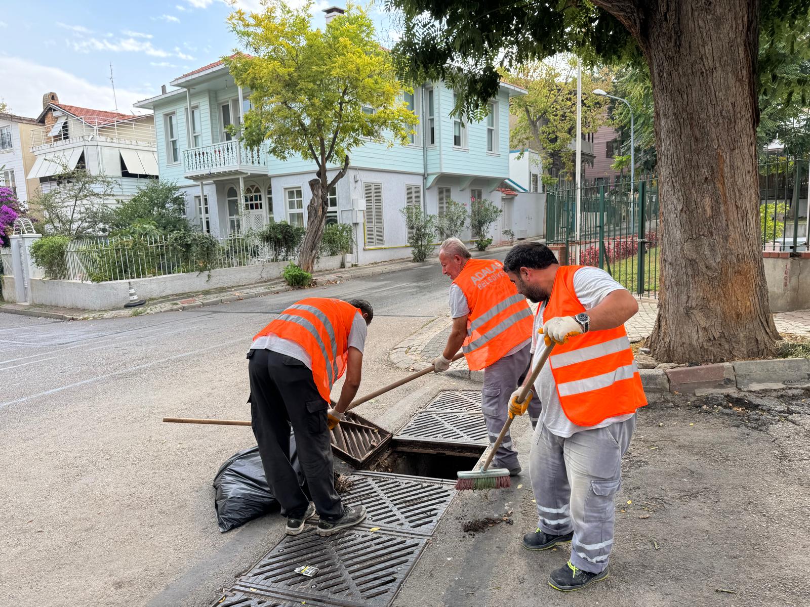 Mazgal Temizlik Çalışmalarımız Tüm Adalarımızda Sürüyor