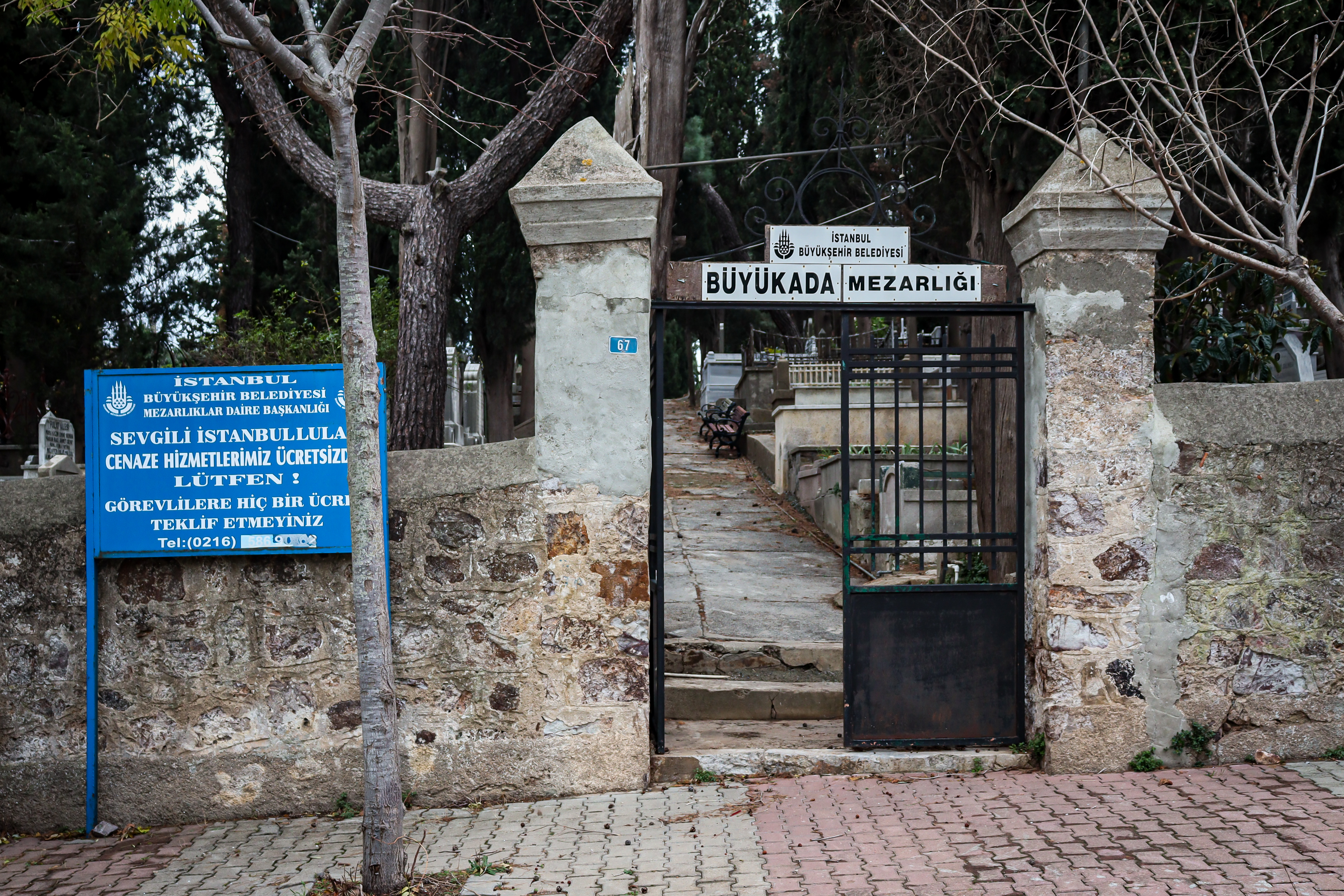 Büyükada Mezarlığı’nda Çalışmalar Devam Ediyor