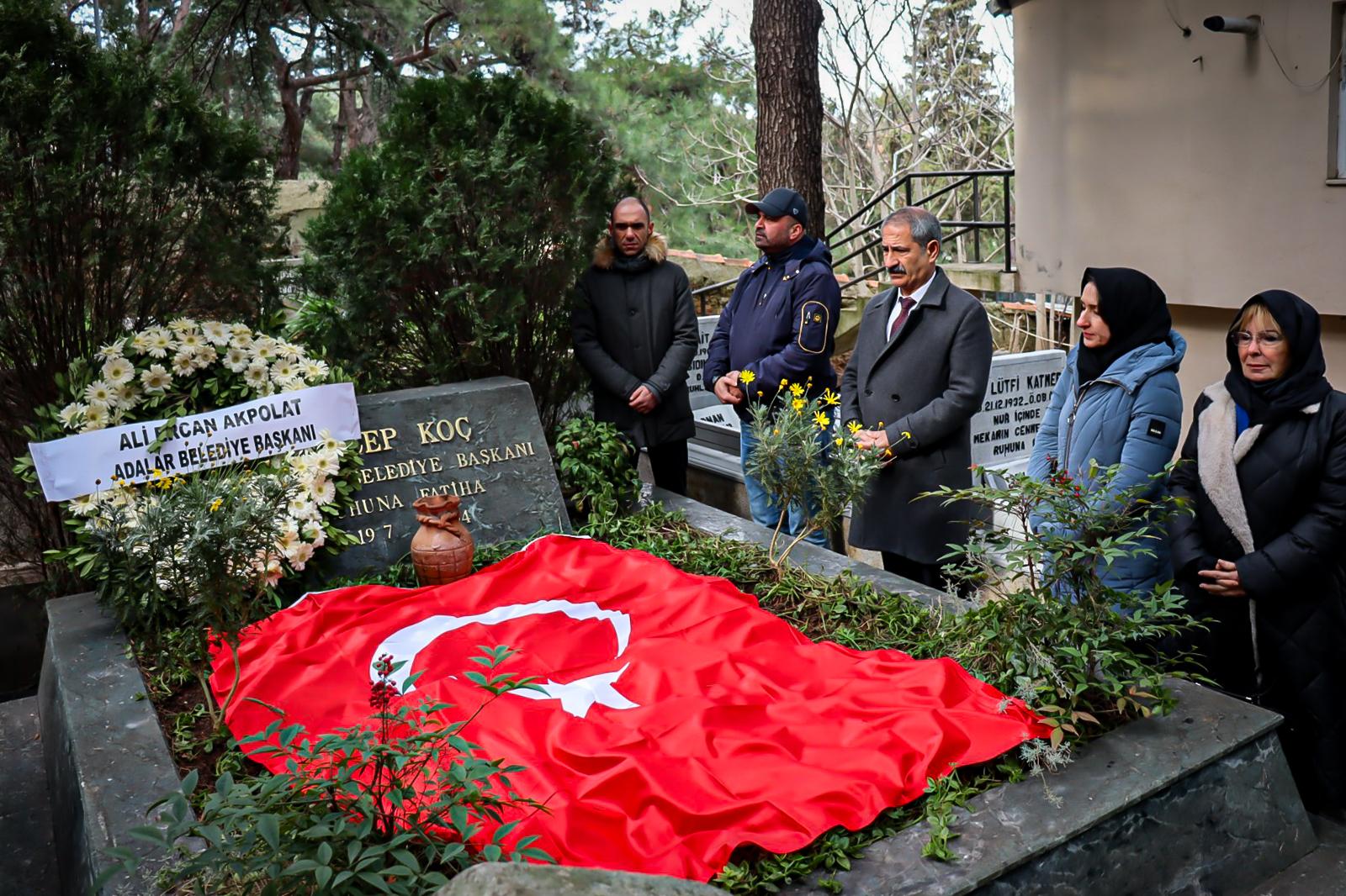 Adalar’ın İlk Belediye Başkanı Recep Koç Mezarı Başında Anıldı