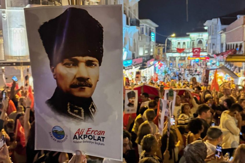 Büyük Zaferimizi Coşkuyla Kutladık!
