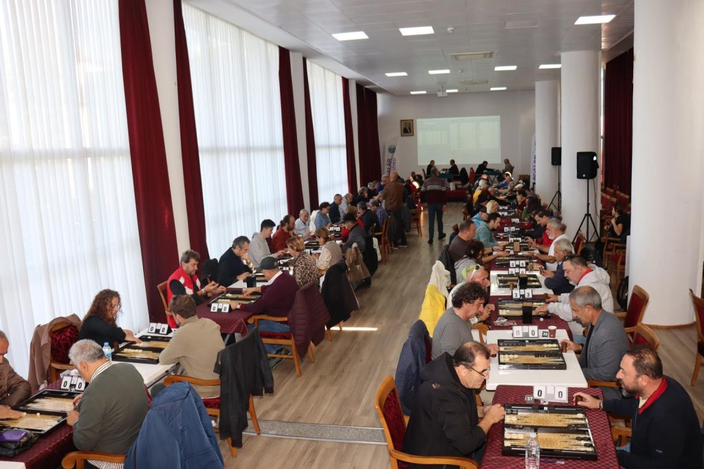 Tavla Turnuvası’nda Zarlar Dostluk İçin Atıldı