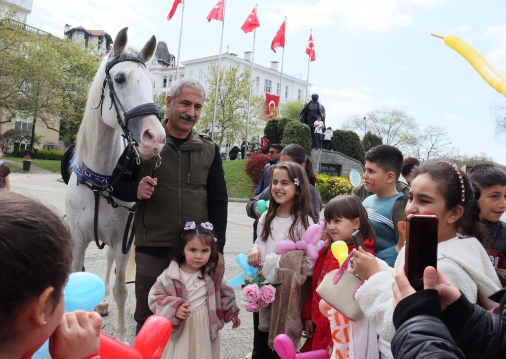 Başkanımızdan Çocuklara At Sürprizi!