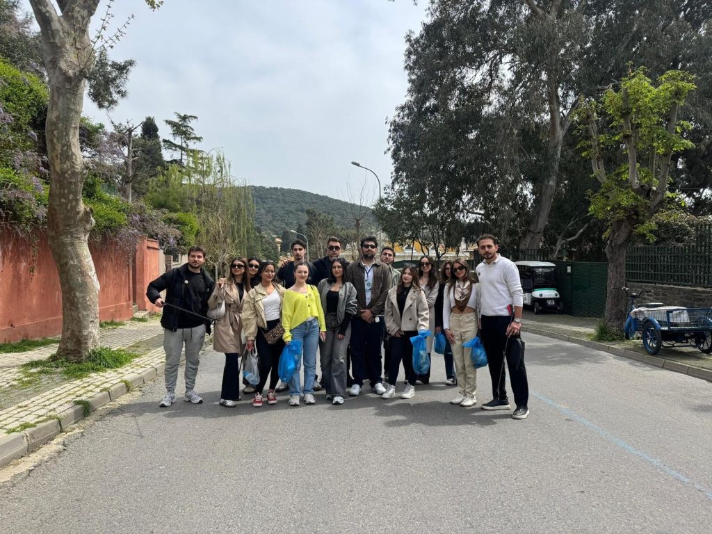 Gençlerden Çevre Temizliği Etkinliği
